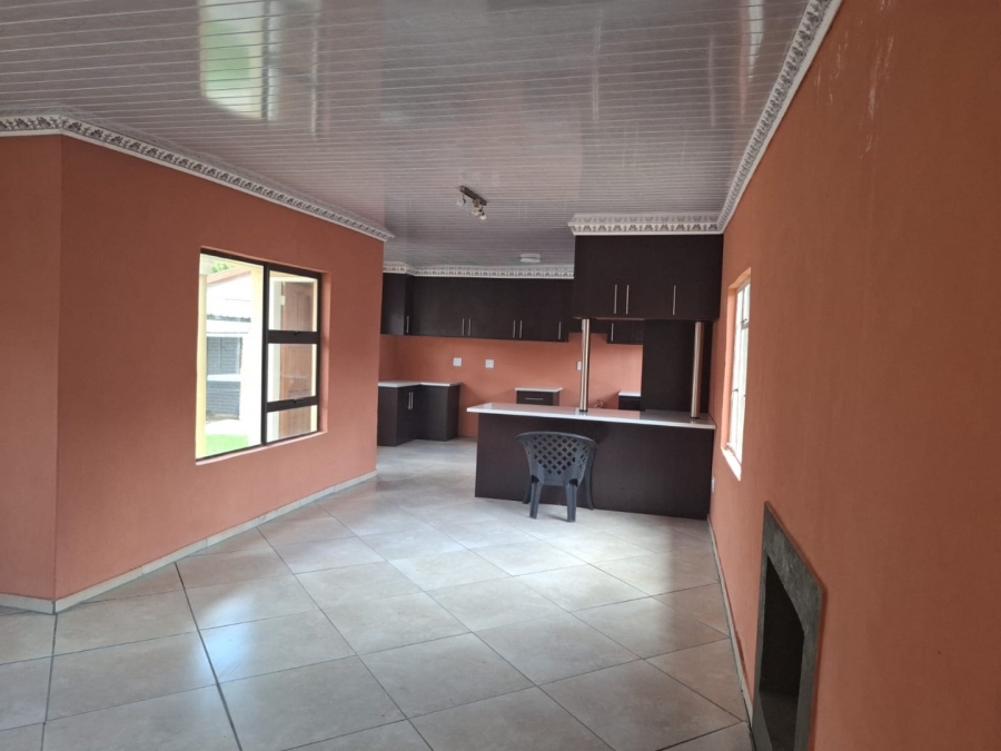 5 Bedroom Property for Sale in Fichardt Park Free State